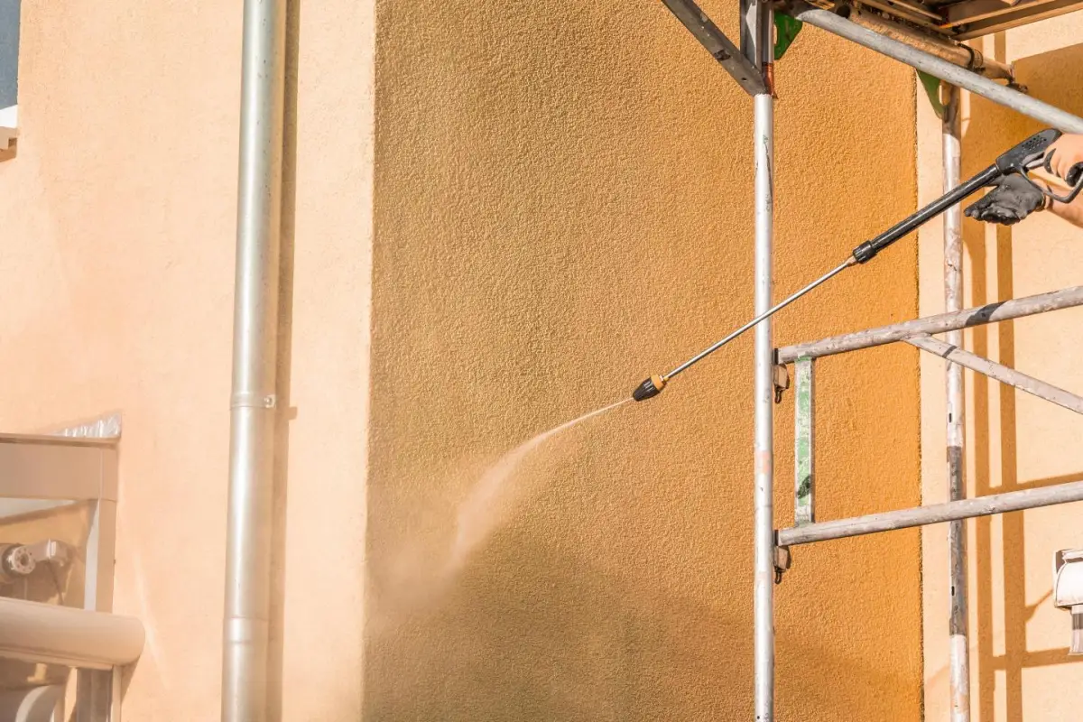 Nettoyage façade Cambrai : Démoussage & hydrofuge